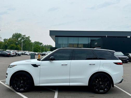 2025 Land Rover Range Rover Sport SE