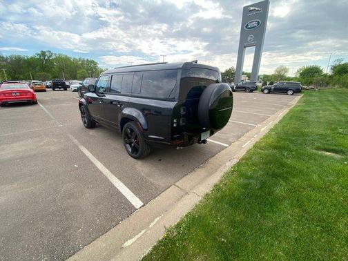2025 Land Rover Defender 130 P400 X