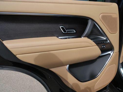 Santorini Black Metallic 2026 Land Rover Range Rover P530 SE