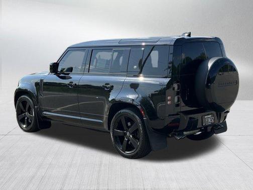 2024 Land Rover Defender 110 V8