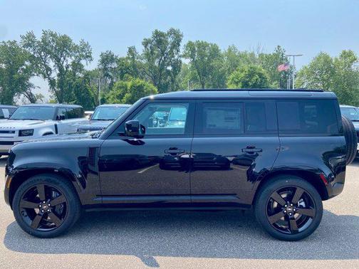 2025 Land Rover Defender 110 P400 X-Dynamic SE