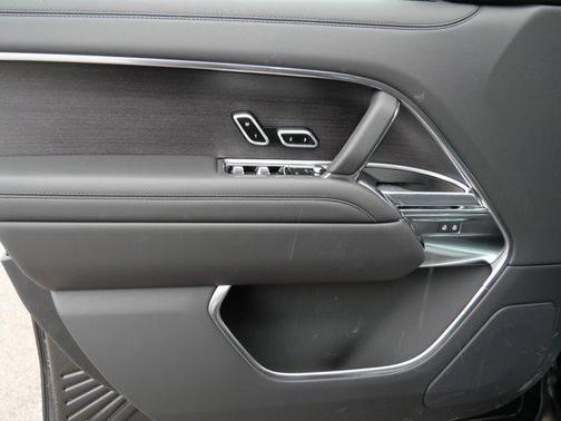 2026 Land Rover Range Rover P400 SE 7 Seat