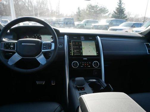 2024 Land Rover Discovery P300 Dynamic SE