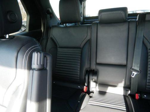 2024 Land Rover Discovery P300 Dynamic SE