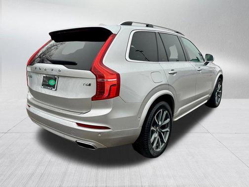 2018 Volvo XC90 T6 Momentum