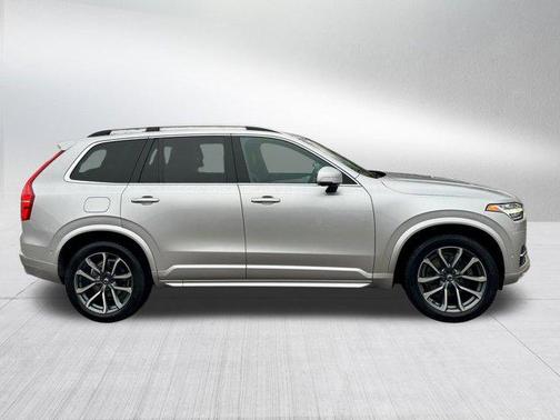 2018 Volvo XC90 T6 Momentum