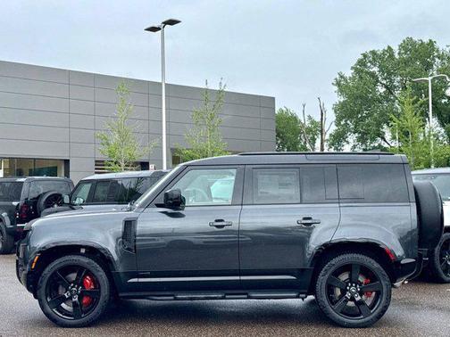 2025 Land Rover Defender 110 P400 X