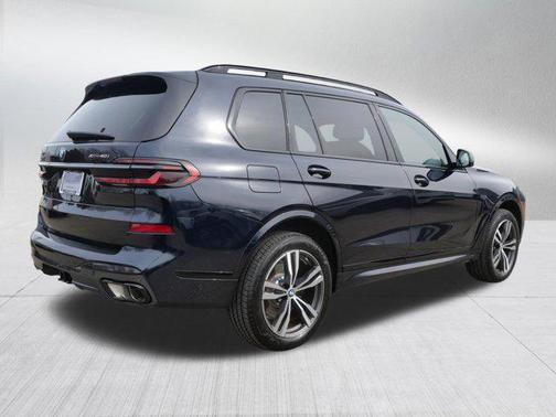 Carbon Black Metallic 2026 BMW X7 xDrive40i