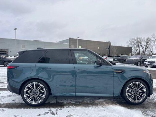 2026 Land Rover Range Rover Sport SE