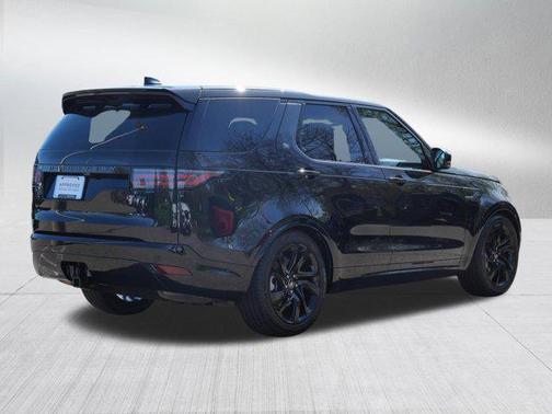 Santorini Black Metallic 2024 Land Rover Discovery P300 Dynamic SE