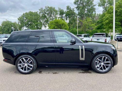 2025 Land Rover Range Rover P550e SE