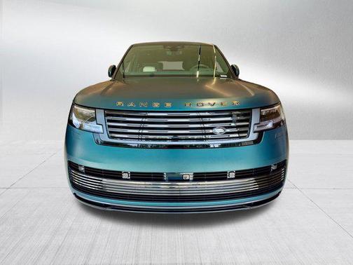 2025 Land Rover Range Rover P615 SV