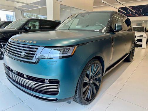 2025 Land Rover Range Rover P615 SV