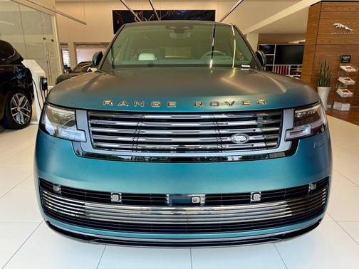 2025 Land Rover Range Rover P615 SV