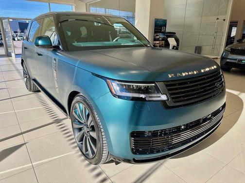 2025 Land Rover Range Rover P615 SV