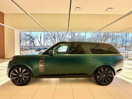 2025 Land Rover Range Rover P615 SV