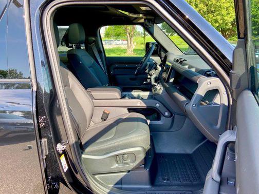 2025 Land Rover Defender 110 P400 S