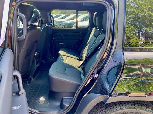 2025 Land Rover Defender 110 P400 S