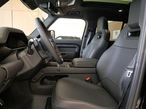 Narvik Black 2026 Land Rover Defender P635 OCTA Black
