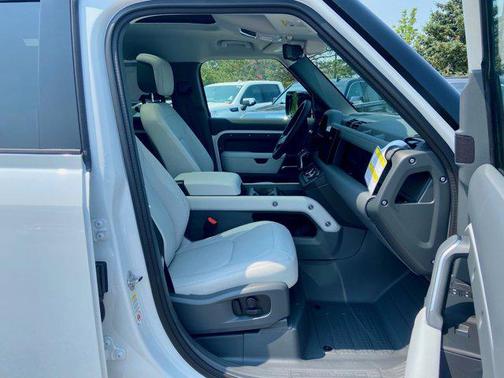 2025 Land Rover Defender 110 P500 X-Dynamic SE