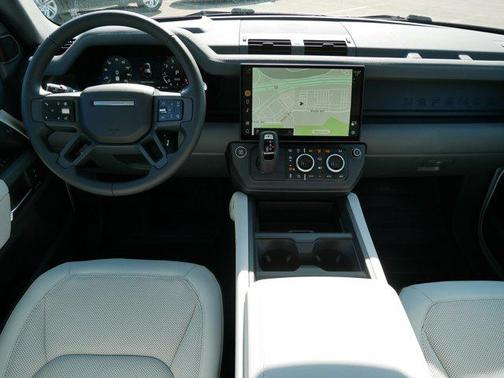 Fuji White 2026 Land Rover Defender P400 X-Dynamic SE