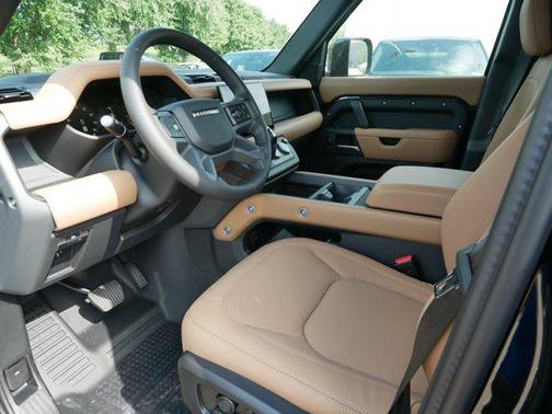 2025 Land Rover Defender 110 P300