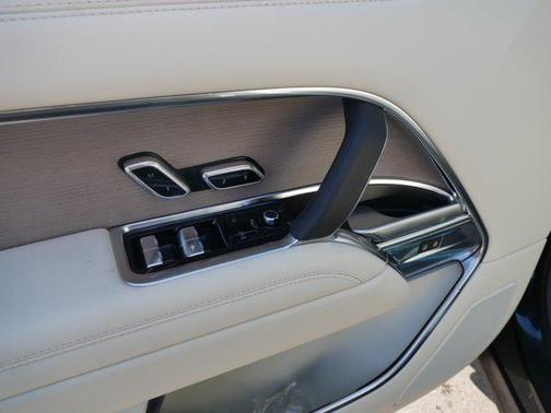 2025 Land Rover Range Rover P530 SE 7 Seat