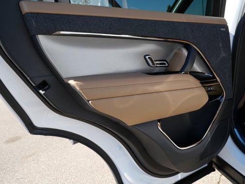 Fuji White 2026 Land Rover Range Rover Sport SE