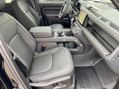 2025 Land Rover Defender 110 P300