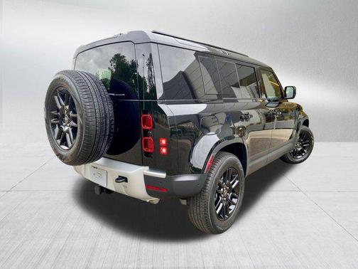 2025 Land Rover Defender 110 P300