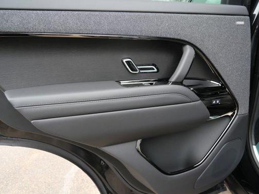 2026 Land Rover Range Rover Sport SE