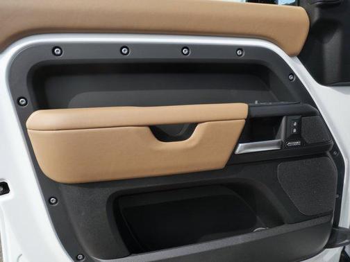 Fuji White 2026 Land Rover Defender P400 X-Dynamic SE