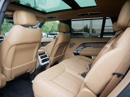 2025 Land Rover Range Rover P530 SE 7 Seat
