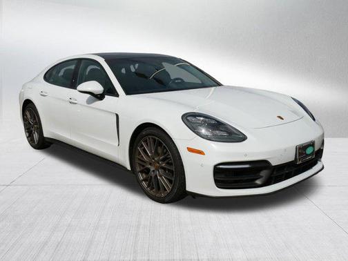 2022 Porsche Panamera 4 Platinum Edition