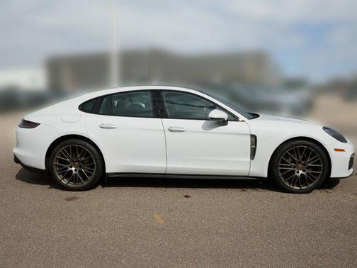 2022 Porsche Panamera 4 Platinum Edition