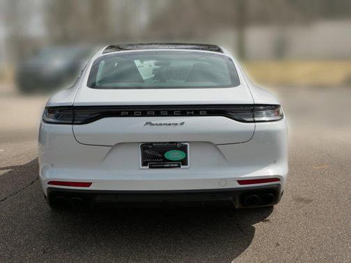 2022 Porsche Panamera 4 Platinum Edition
