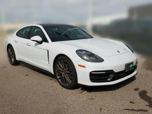 2022 Porsche Panamera 4 Platinum Edition