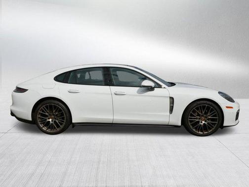 2022 Porsche Panamera 4 Platinum Edition