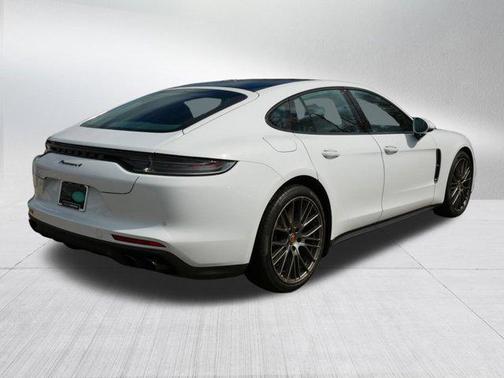 2022 Porsche Panamera 4 Platinum Edition