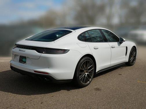 2022 Porsche Panamera 4 Platinum Edition