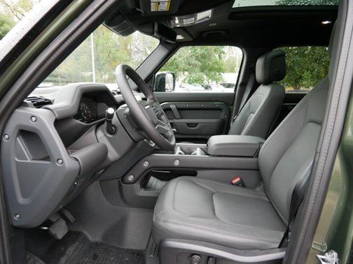 2026 Land Rover Defender X-Dynamic SE