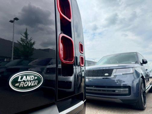 2022 Land Rover Defender 110 X-Dynamic SE