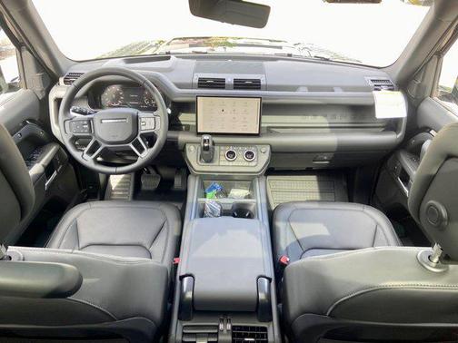 2025 Land Rover Defender 130 P400 X-Dynamic SE