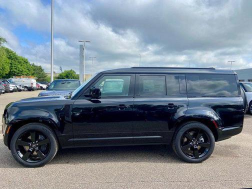 2025 Land Rover Defender 130 P400 X-Dynamic SE