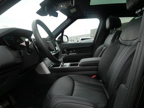 2026 Land Rover Range Rover P530 SE