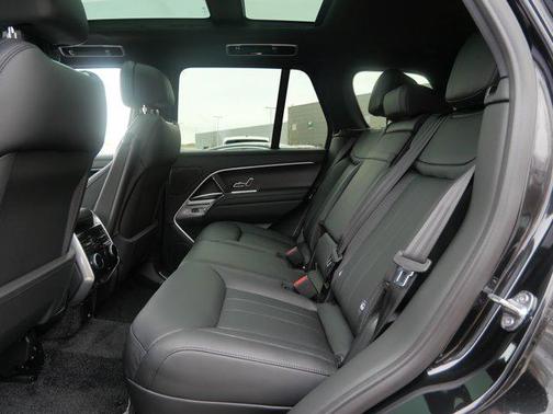 2026 Land Rover Range Rover P530 SE