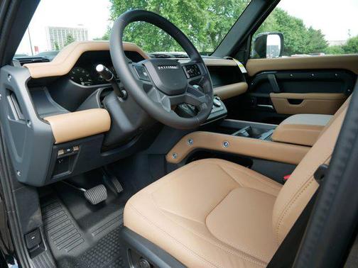 2025 Land Rover Defender 110 P500 X-Dynamic SE