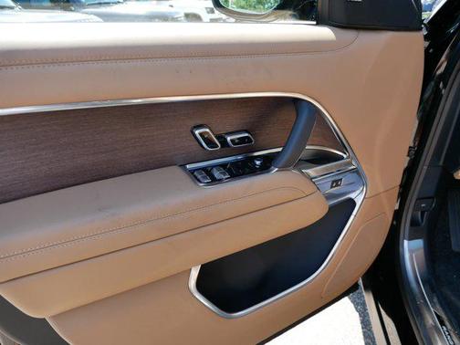 2025 Land Rover Range Rover P530 SE 7 Seat