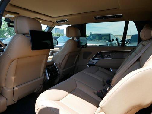 2025 Land Rover Range Rover P530 SE 7 Seat