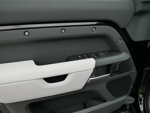 2025 Land Rover Defender 110 P400 S
